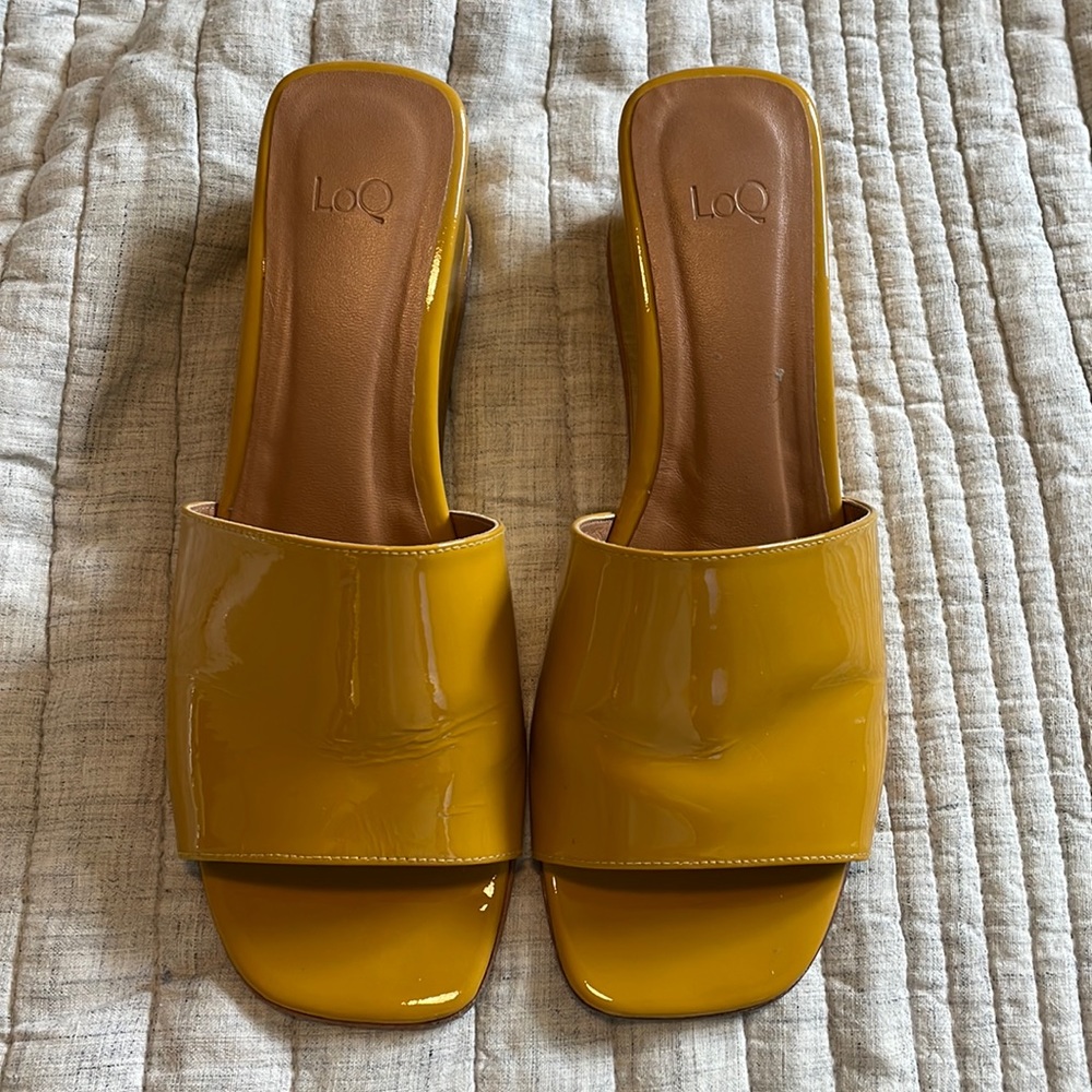 LoQ sandals
